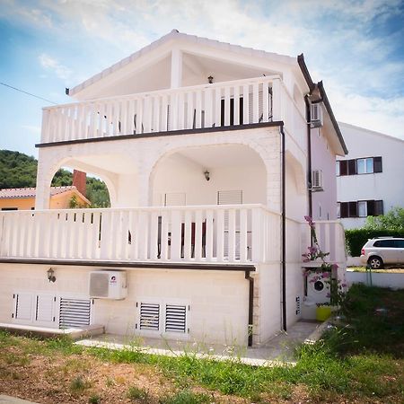 Take It Easy Apartments Slatine Exterior photo